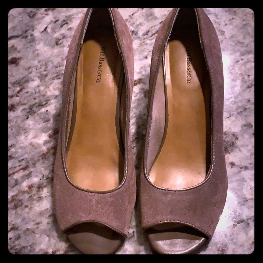Wedge heeled shoes